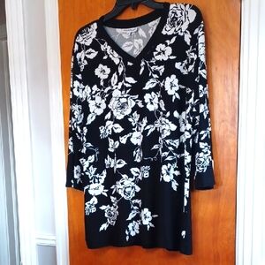 Floral Black & White 3/4 Sleeve Sz. 1X.  NorthStyle Brand.  Soft. 28" Length.